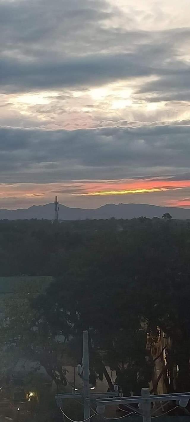 Happy Stays A - Sunset View At Smdc Hope Residences 트레스 마르티레스 외부 사진