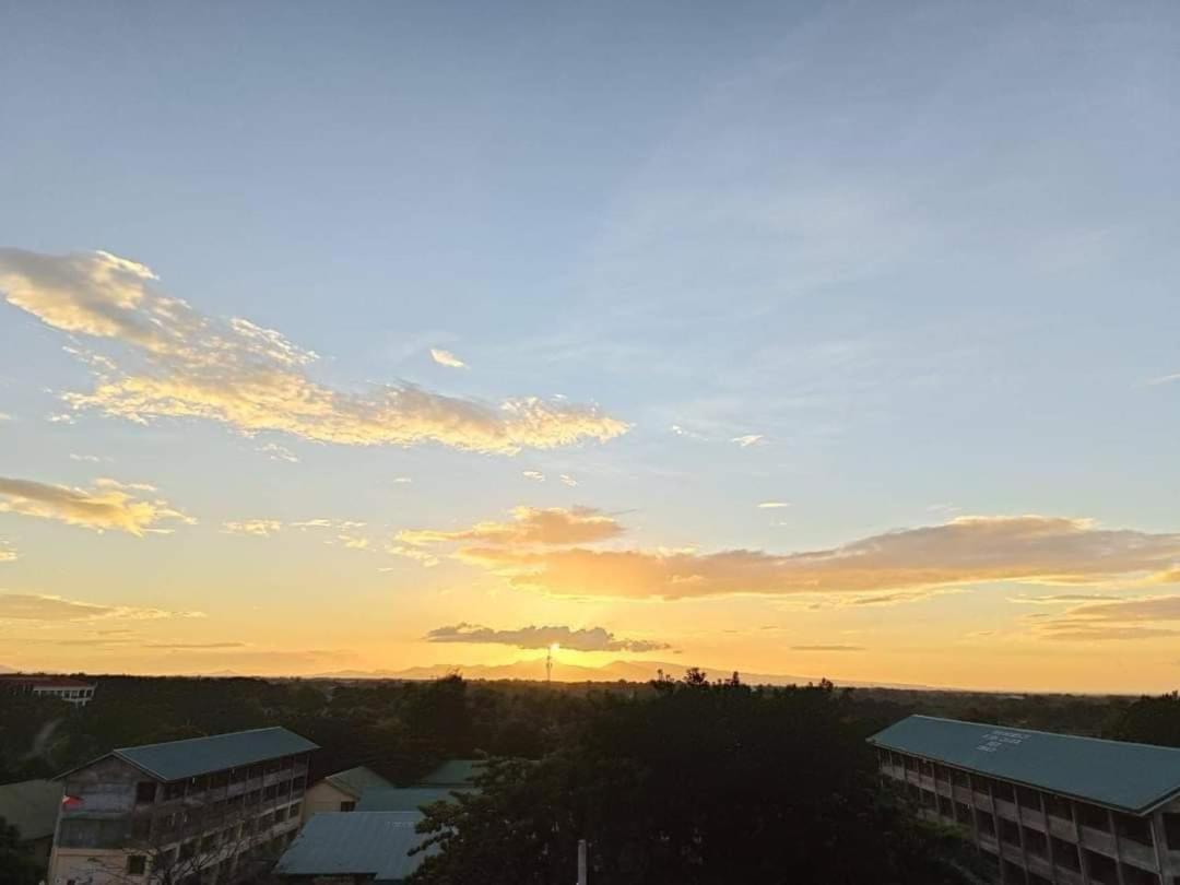 Happy Stays A - Sunset View At Smdc Hope Residences 트레스 마르티레스 외부 사진